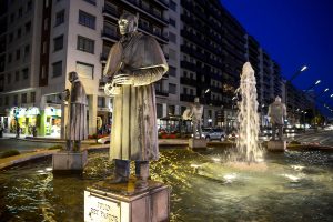 Obra escultórica Fuente de los Riojanos Ilustres de los artistas Alejandro Rubio Dalmati y Alejadro Narvaiza Rubio